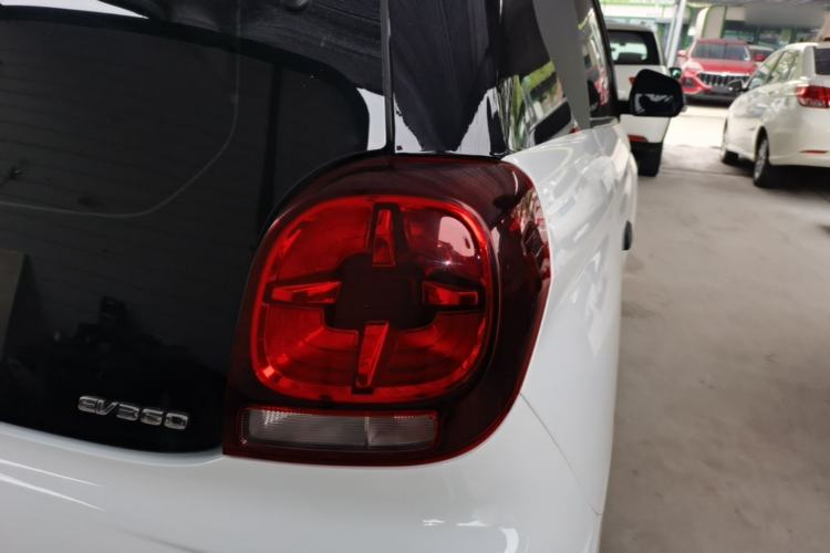 Used Roewe Clever 2021 302 km New Four-Seater Super-Efficient Version Right Rear Taillight