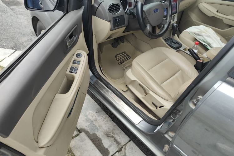 Used Ford Focus 2011 Sedan 1.8L Automatic Fashion Edition
