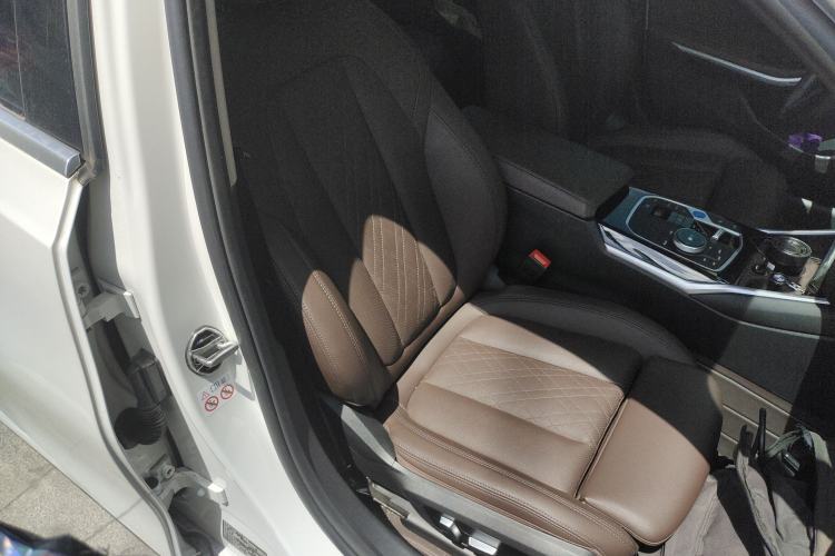 Used BMW i3 2022 eDrive 35 L Right Front Seat