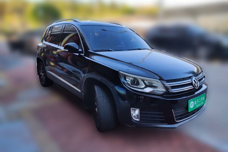 Used Volkswagen Tiguan 2015 1.8TSI Automatic Two-Wheel Drive Luxury Model Front Right 45 Deg