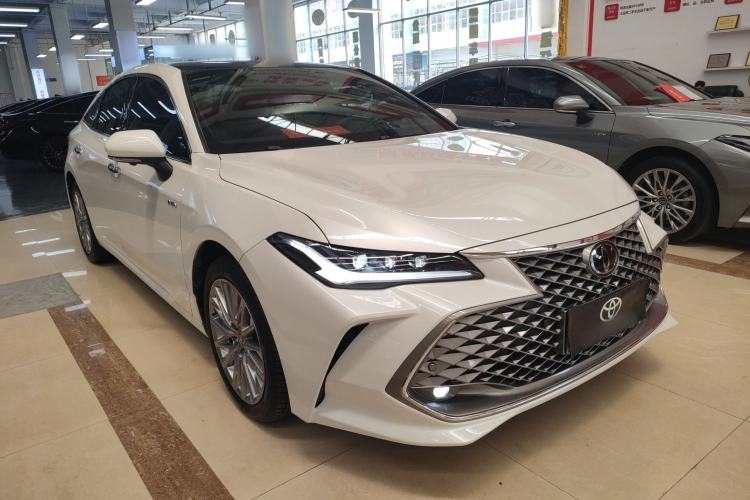 Used Toyota Avalon 2024 Dual-Engine 2.5L XLE Premium Edition Front Right 45 Deg