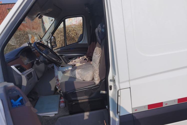 Used JAC Group Sunray 2024 2.5T Star Logistics Flagship Edition Dual-Tire High-Roof 2/3-Seater D25TCIF1