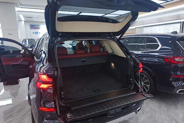 Used BMW X5 2023 xDrive 30Li Luxury M Sport Package Trunk