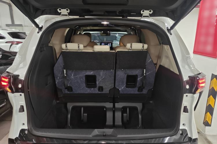 Used Toyota Granvia 2024 2.5L Hybrid Prestige ULTRA Edition Trunk