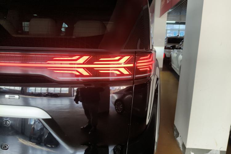 Used Denza D9 2024 EV 600 Four-Wheel-Drive Flagship Model