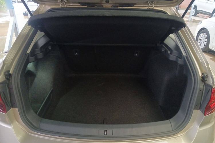 Used Volkswagen C-TREK 2018 1.5L Automatic Fashion Model