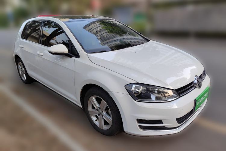 Used Volkswagen Golf 2016 230TSI Automatic Comfort Version Front Right 45 Deg