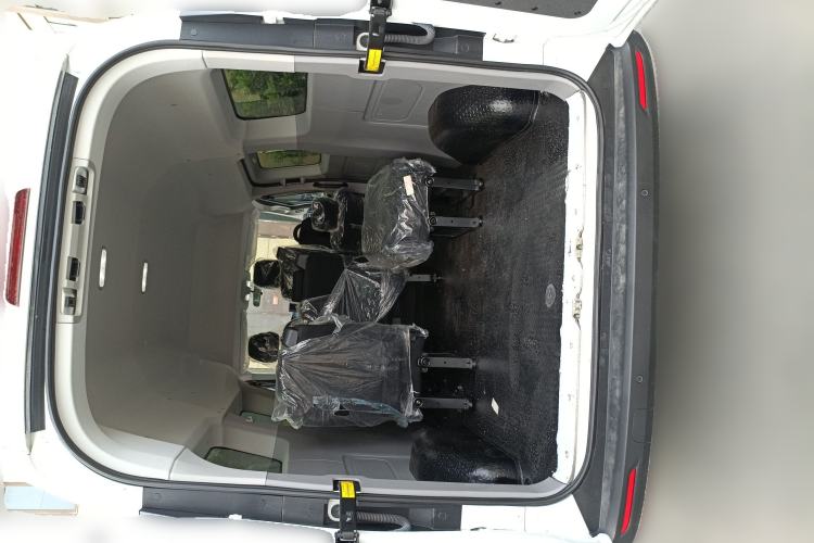 Used SAIC MAXUS Xintu V70 2023 2.0T Elite Edition Automatic Long Wheelbase Mid-Height 6/7 Seats Trunk