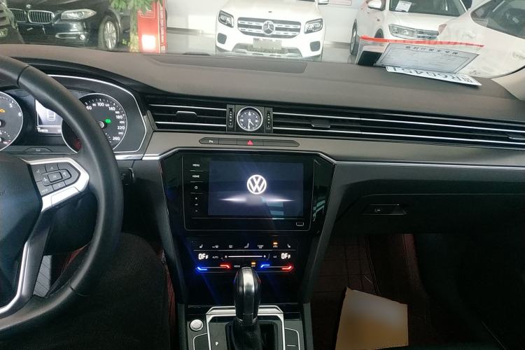 Used Volkswagen Magotan 2020 330TSI DSG Leading Model Center Console