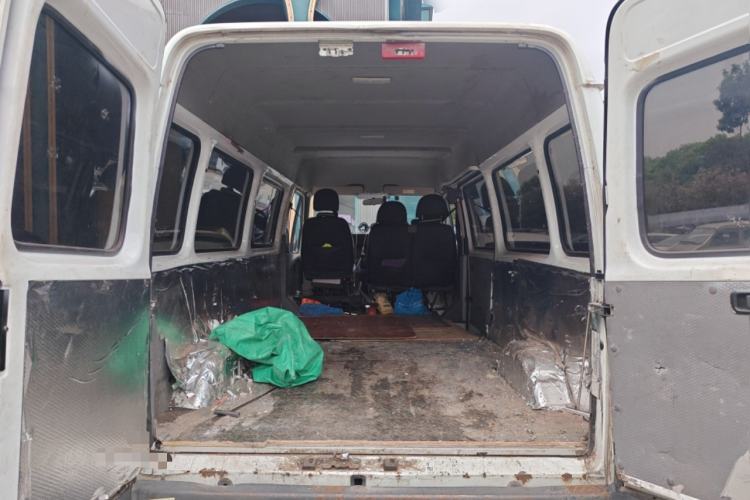 Used JMC Transit 2019 2.8T Commercial Version Long Wheelbase Mid-Roof 6-Seater Rear Single Tire China VI Emission Standard – JX493 Trunk