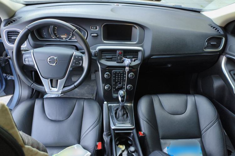 Used Volvo V40 2019 T3 Zhiyi Edition Center Console