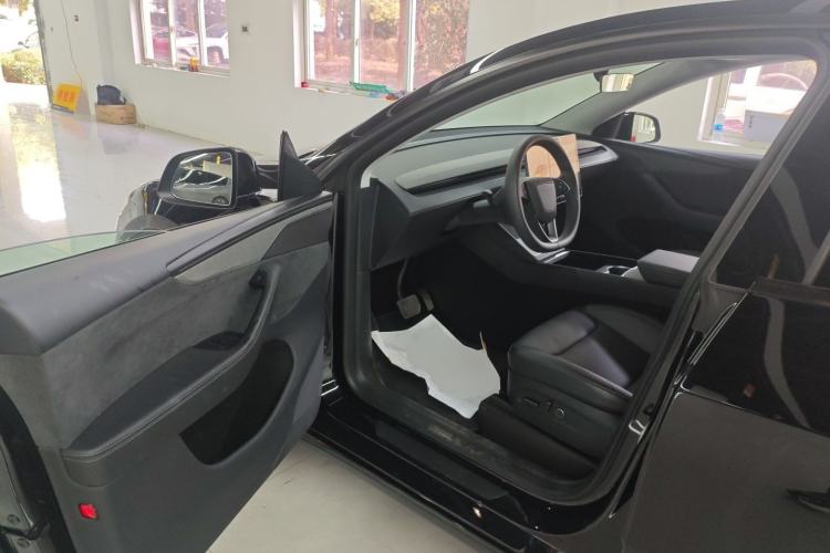 Used Tesla Model Y 2025 Long-Range All-Wheel-Drive Version