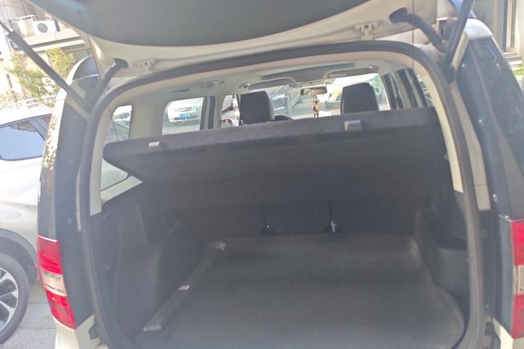 Used Skoda Yeti 2016 1.6L Manual Front-Wheel-Drive Version Trunk