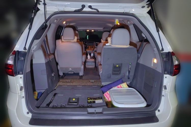 Used Toyota SIENNA 