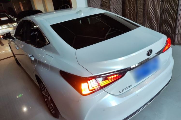 Used Lexus ES 2020 200 Excellence Edition Rear Left 45 Deg