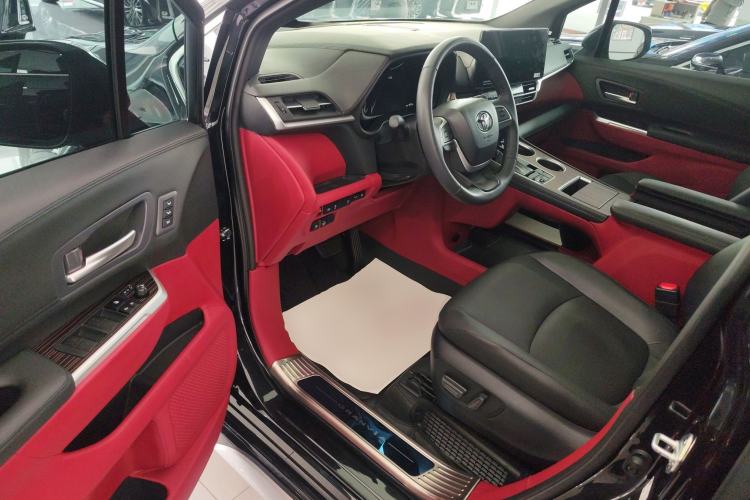 Used Toyota Granvia 2024 2.5L Hybrid Prestige PLUS Edition