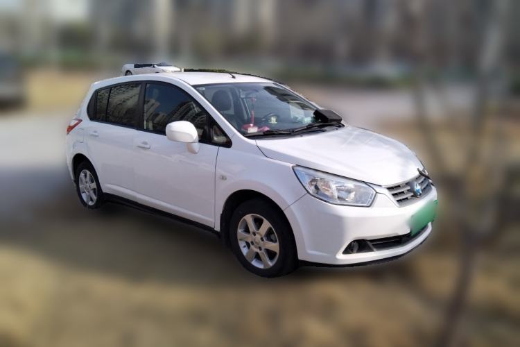 Used Venucia R50 2014 1.6L Manual Splendid Edition Front Right 45 Deg