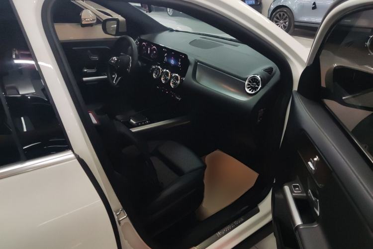 Used Mercedes-Benz GLA 2022 GLA 200 Right Front Seat