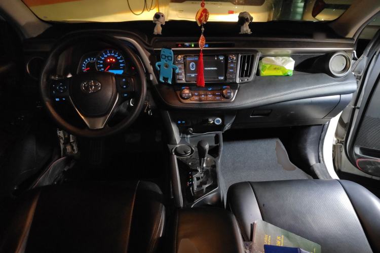 Used Toyota RAV4 2015 2.0L CVT Two-Wheel Drive Fashion Edition