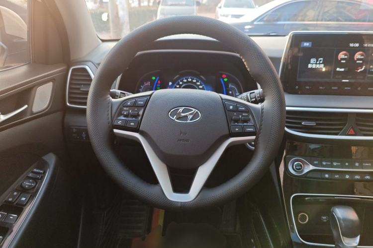 Used Hyundai Tucson 2020 280TGDi Two-Wheel-Drive GLS Fashion Edition China VI Standard

