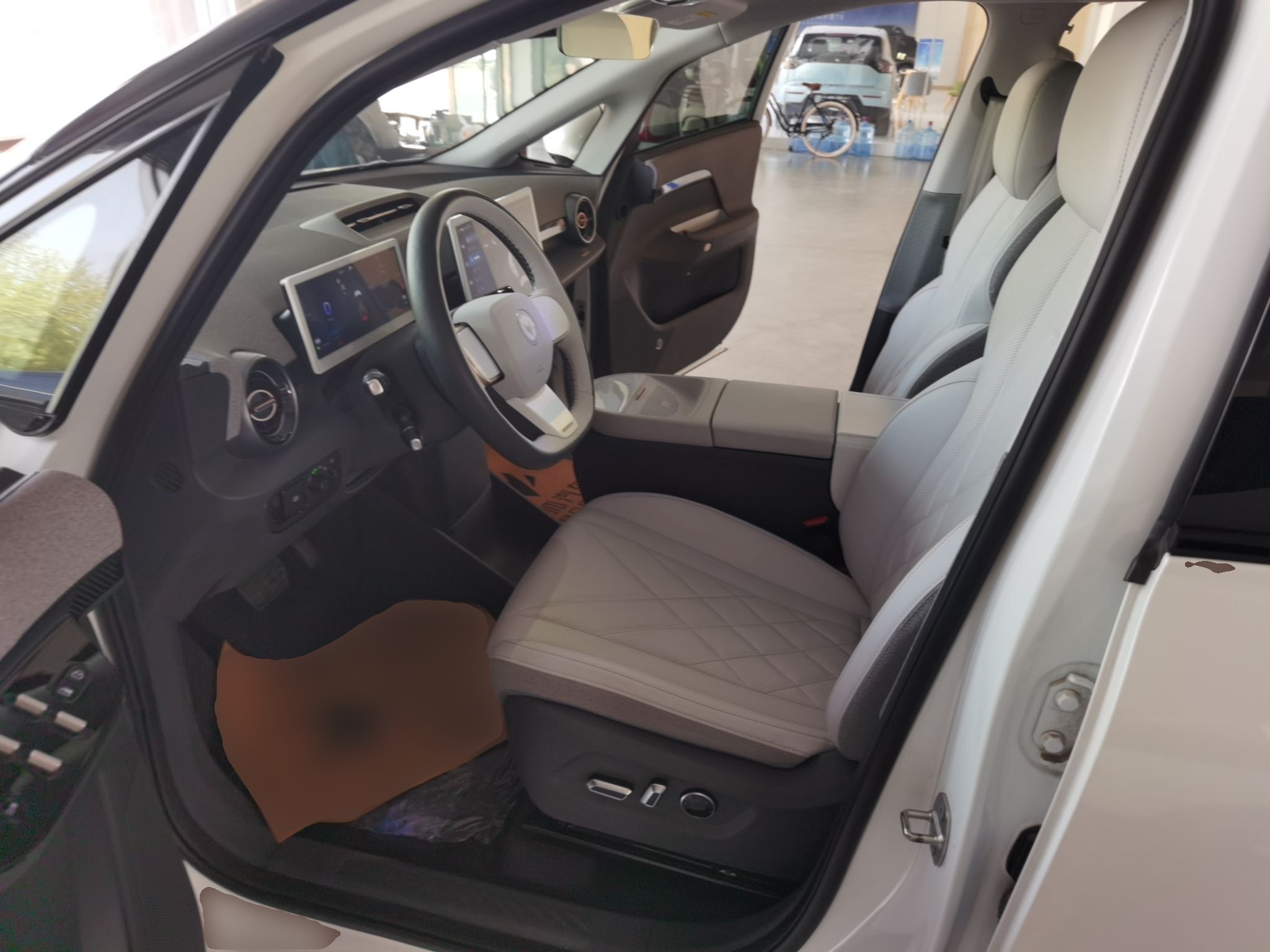 المقاعد الأمامية داخل السيارة