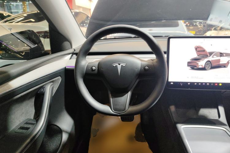 Used Tesla Model Y 2023 Long-Range All-Wheel-Drive Version
