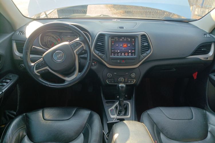 Used Jeep Cherokee 2017 2.0L Superior Edition