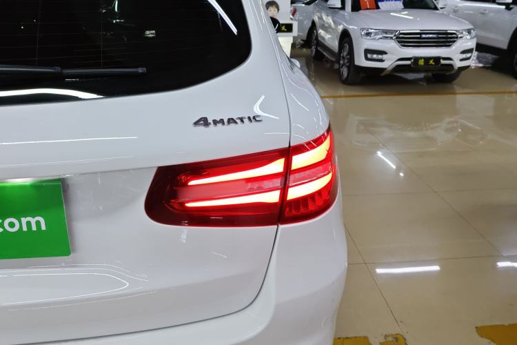 Used Mercedes-Benz GLC 2018 Facelift GLC 260 4MATIC Luxury Edition
