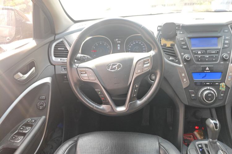 Used Hyundai Santa Fe 2013 2.4L Automatic Two-Wheel Drive Smart Version Steering Wheel
