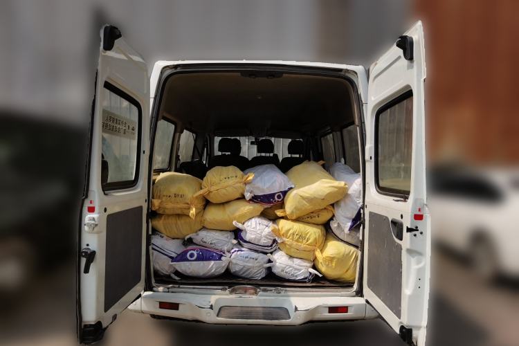 Used SAIC MAXUS Xintu V80 2017 2.5T AMT Aoyuntong China IV Short Wheelbase Mid-Roof 5/6/10-Seater
