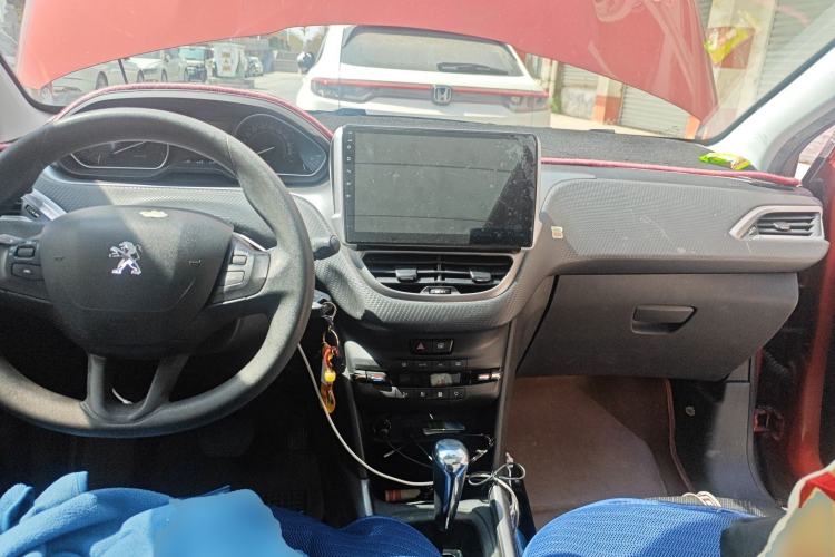 Used Peugeot 2008 2018 1.6L Automatic Fashion Edition Center Console