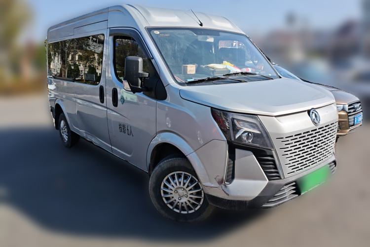Used Dongfeng Yufeng 2023 V9+ 2.0T Manual Front-Wheel-Drive Multi-Function Mid-Roof Van with 7/8/9 Seats