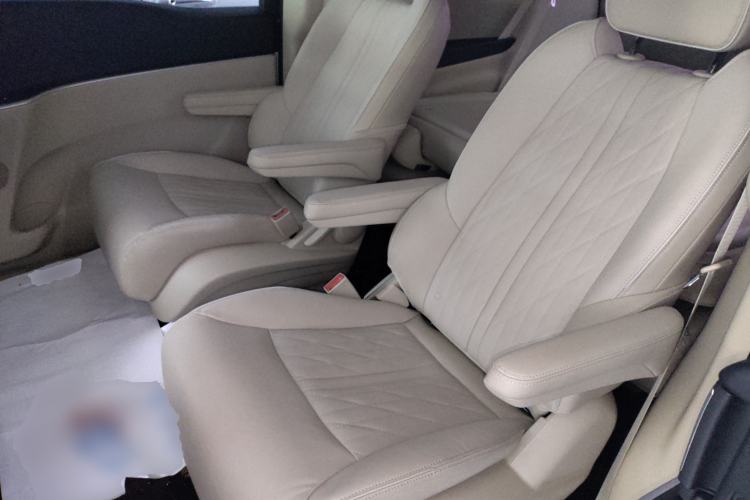 Used Buick GL8 2023 Facelifted Land Cruiser Executive Luxury Version
