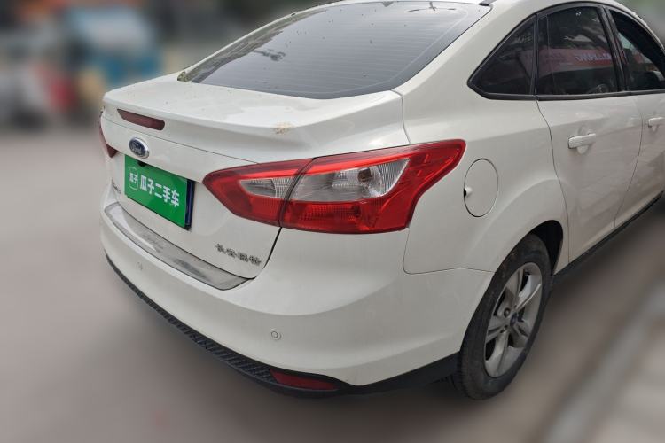 Used Ford Focus 2012 Sedan 1.6L Automatic Fashion Edition
