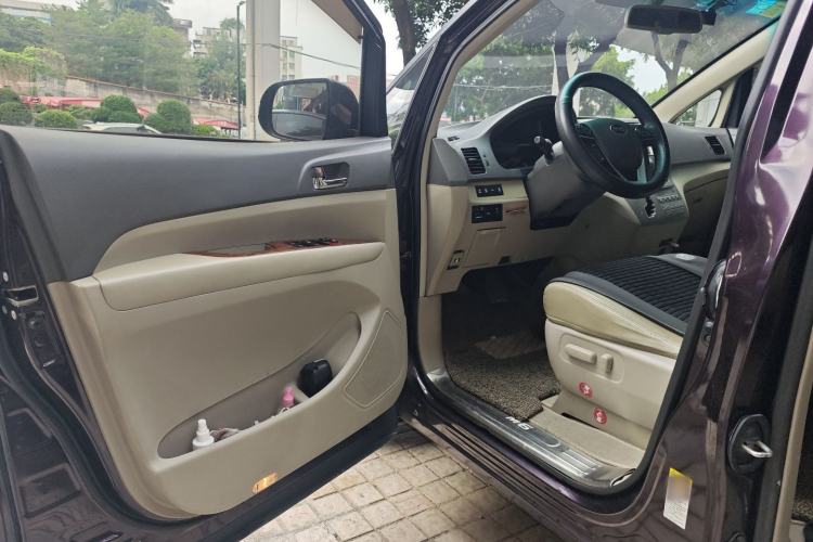 Used BYD M6 2015 2.4L Automatic Prestige Edition
