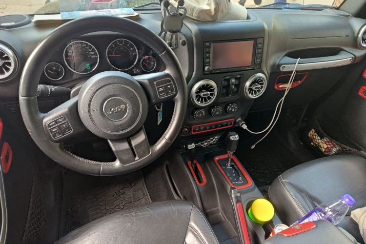 Used Jeep Wrangler 2015 3.6L Rubicon Four-Door Edition Center Console