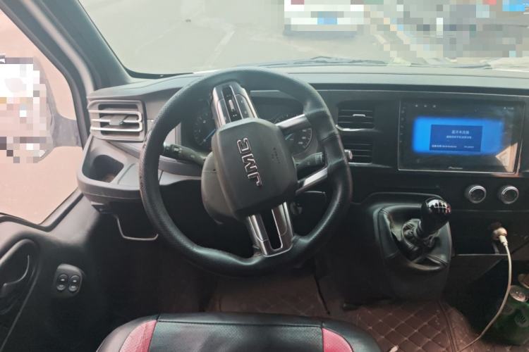 Used JMC Fushun 2023 2.0T Manual Short-Wheelbase Mid-Height Commercial Multi-Purpose 5-Seater Passenger Vehicle Steering Wheel