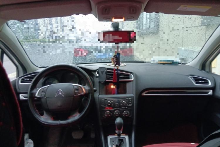 Used Citroen C4L 2014 1.8L Intelligent Drive Automatic Enjoyment Model Center Console