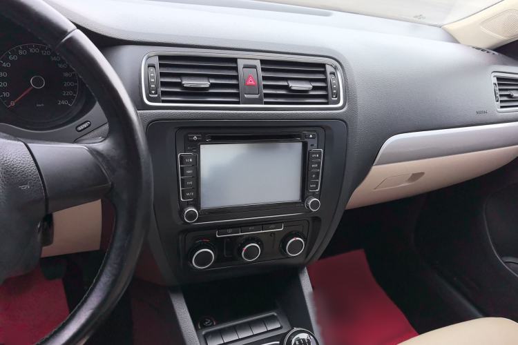 Used Volkswagen Sagitar 2014 1.6L Manual Comfort Model
