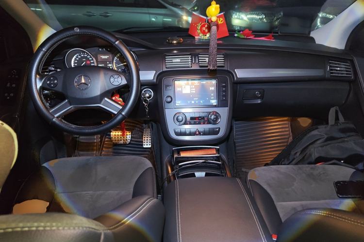 Used Mercedes-Benz R-Class 2014 R 320 4MATIC Business Model Center Console