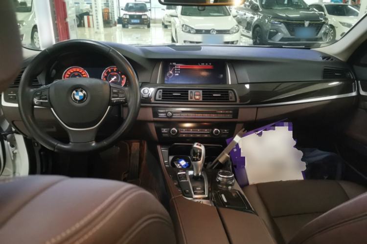 Used BMW 5 Series 2017 525Li Luxury Design Package Center Console