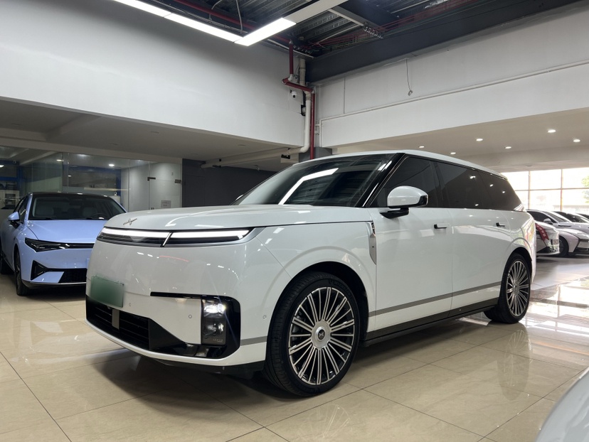 Unter der Vorderseite des Autos