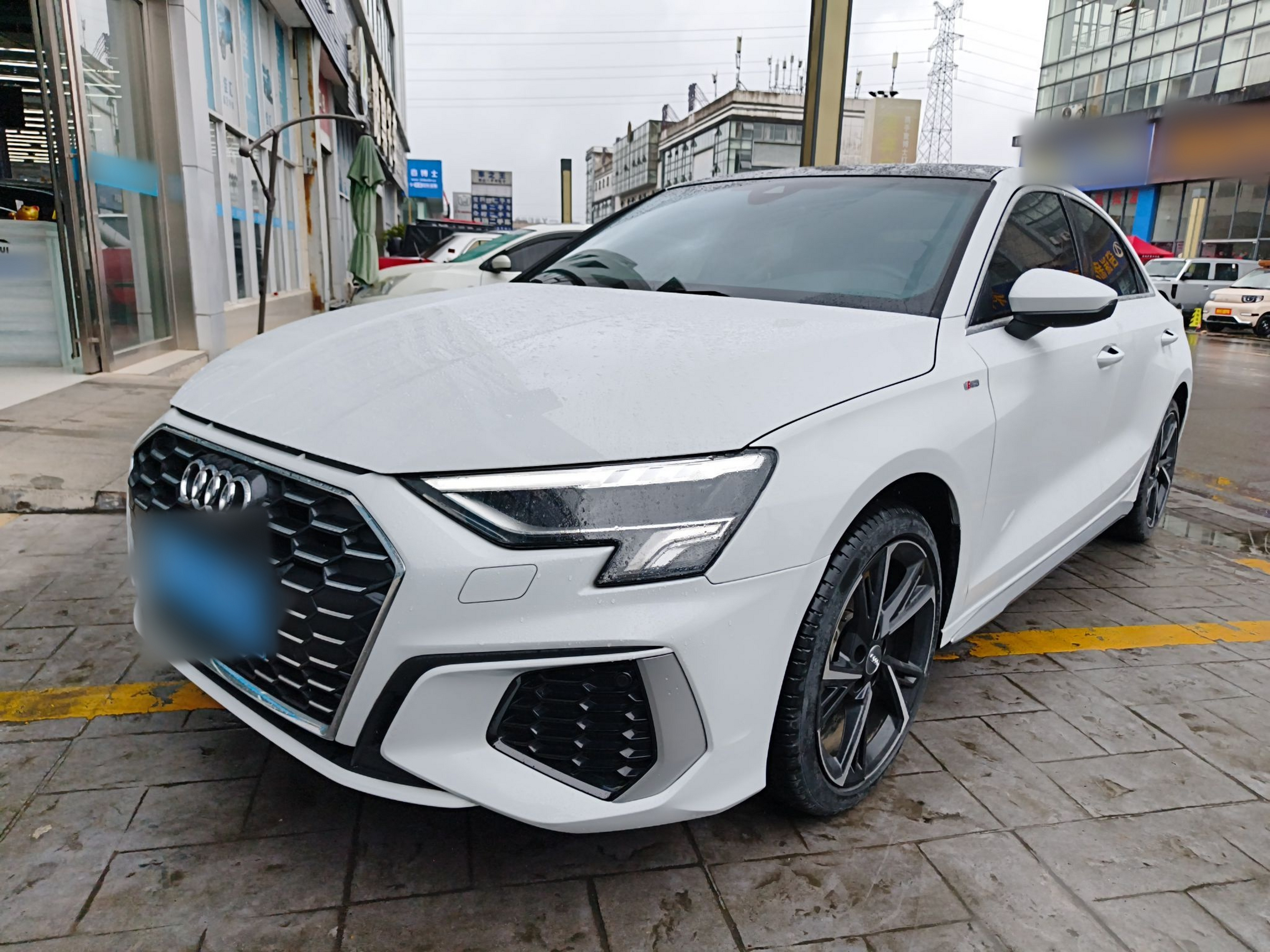 Под передней частью автомобиля