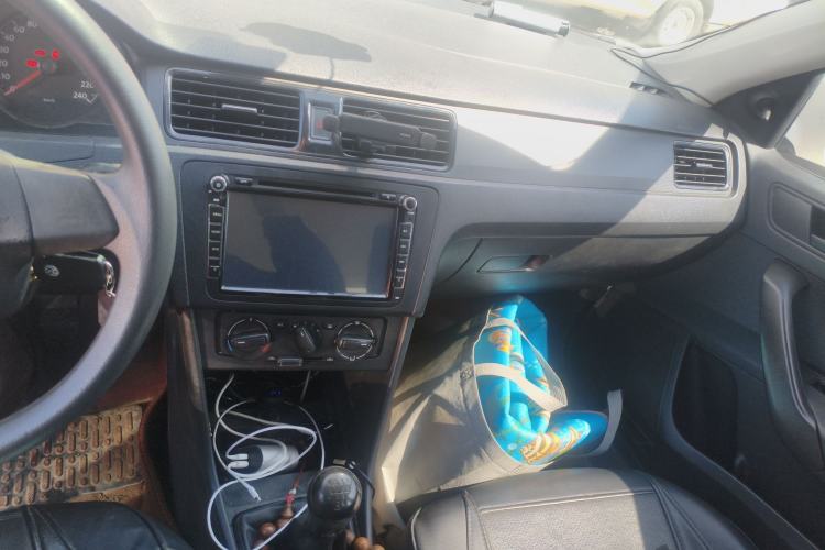 Used Volkswagen Santana 2015 1.6L Manual Fashion Edition Audio And AC Panel