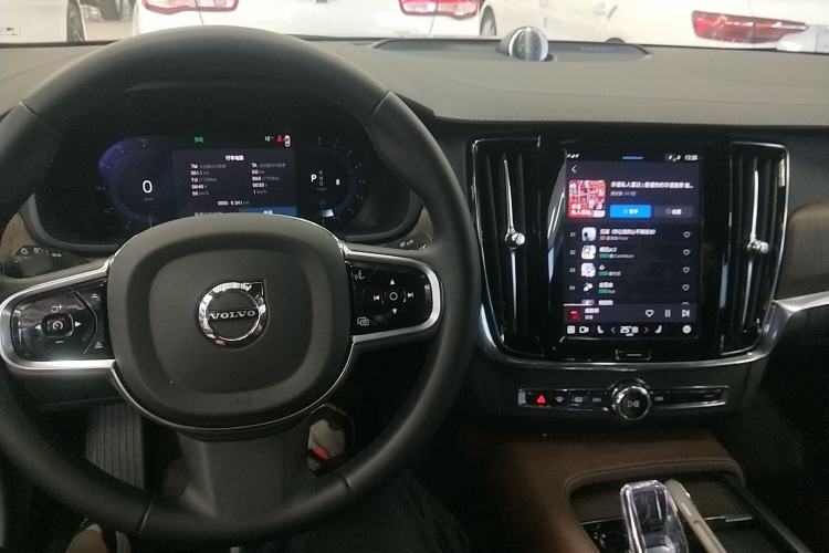 Used Volvo S90 2025 B5 Zhiya Luxury Edition
