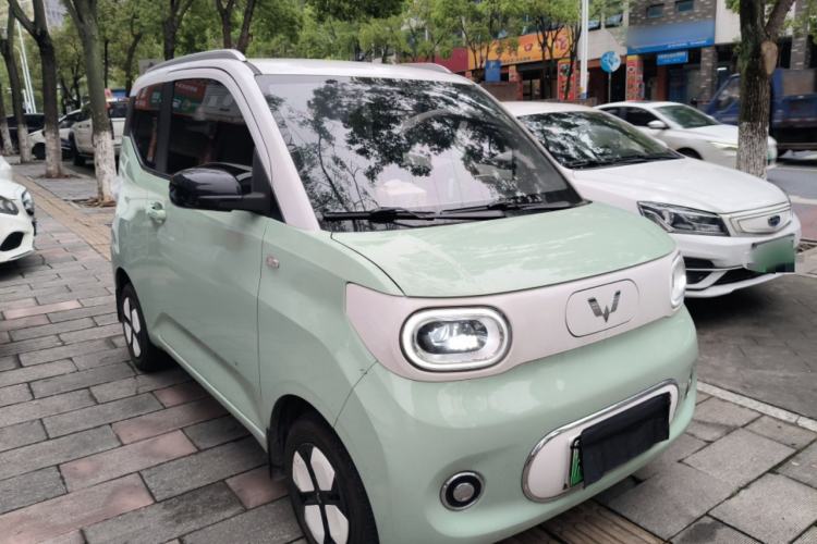 Used Wuling Hongguang MINIEV 2024 3rd Generation 215km Advanced Version Front Right 45 Deg
