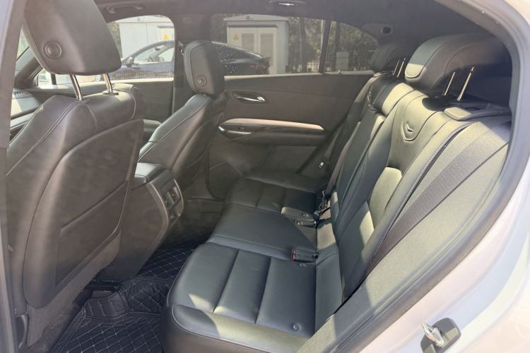 Used Cadillac XT4 2018 28T Two-Wheel Drive Leading Version Interior 4