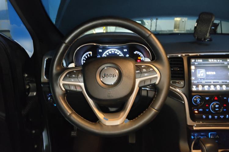 Used Jeep Grand Cherokee 2016 3.0L Elite Navigation Edition Steering Wheel