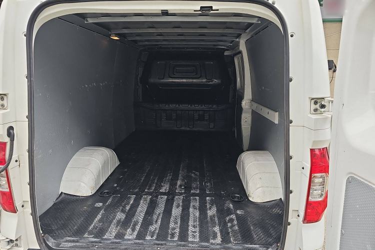 Used SAIC MAXUS EV30 2023 Pure-Electric Smart Logistics Expert with Long Wheelbase Guoxuan