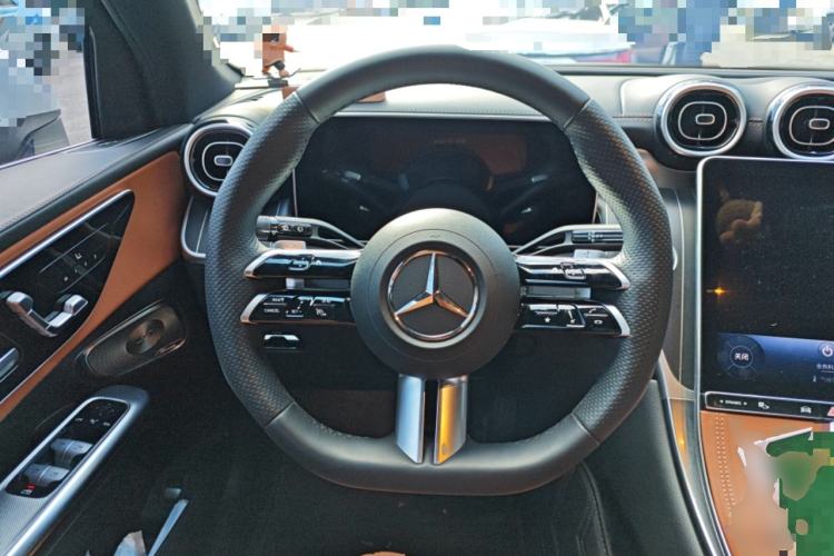 Used Mercedes-Benz GLC 2023 GLC 260 L 4MATIC Luxury Model 5 Seats Steering Wheel